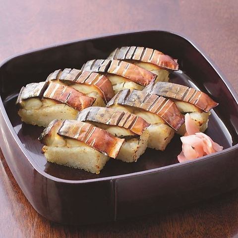 Grilled mackerel sushi (8 pieces)
