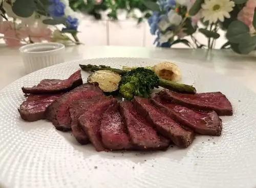A5黒毛和牛ランプ肉のロースト　にんにく醤油