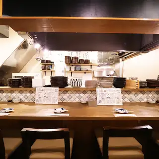 カウンターは話もできる特等席です！！