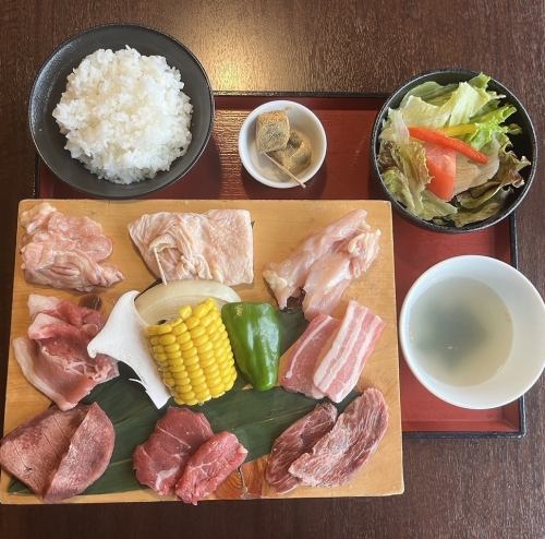 生ビール330円！ウーロン茶1杯無料！ライス大盛り無料！