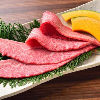 鎌倉野菜などで仕上げた和食や、銘柄牛を使用した焼肉