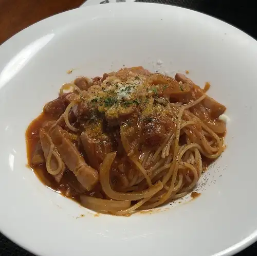 ベーコンと玉ねぎのトマトソース