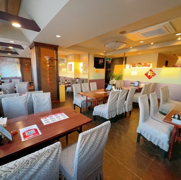 広々とした店内は、大規模宴会や家族連れのご来店、様々なシーンでお使いできます。◎テーブル席や座敷席が充実しており、最大40名以上での大人数貸切も可能!宴会や忘新年会、会社の集まりなど、幅広いシーンに柔軟対応。居心地の良い落ち着いた雰囲気で、盛り上がる席にもリラックスした会話にもピッタリです★