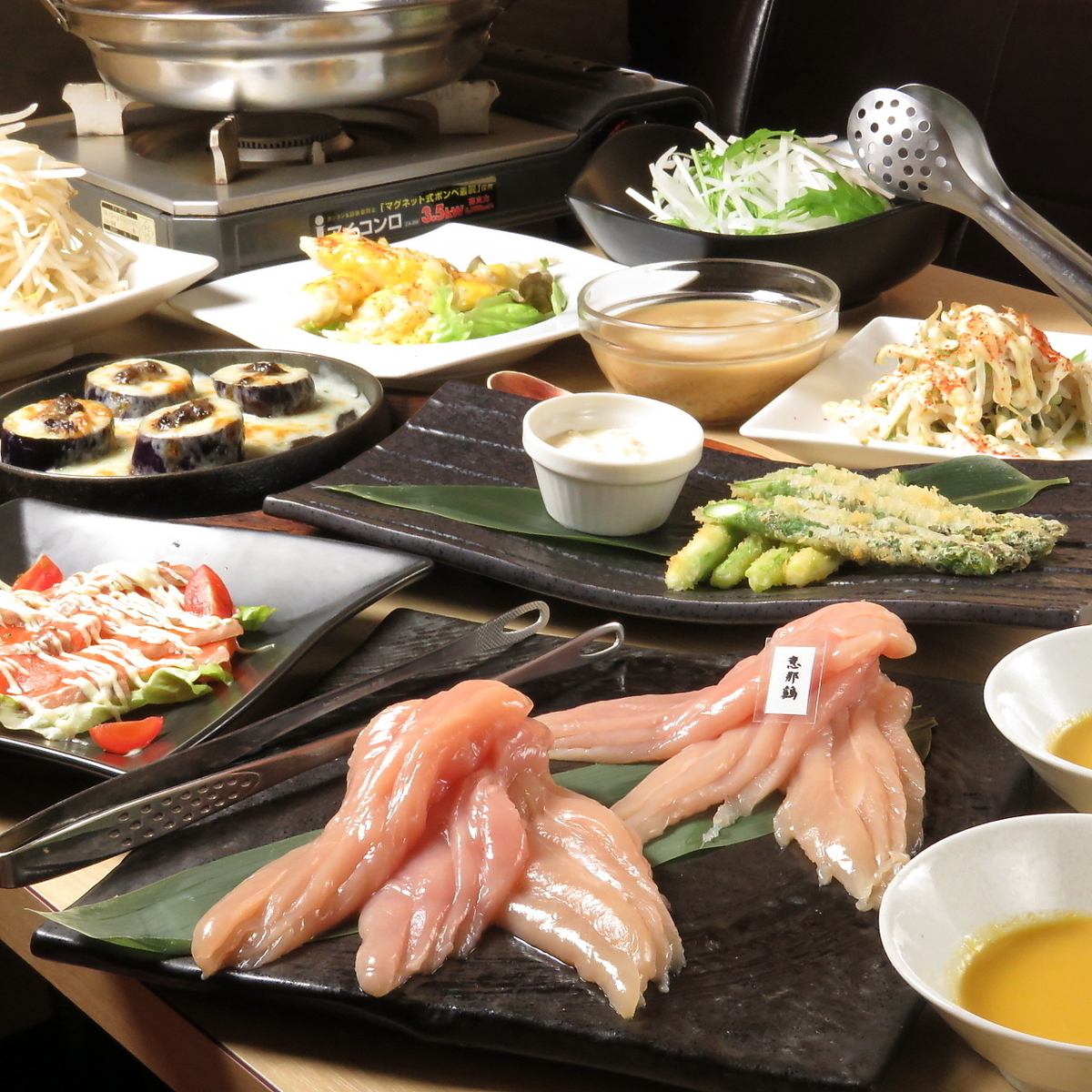 Various courses are also available, including Nagoya Cochin chicken fillet shabu-shabu.