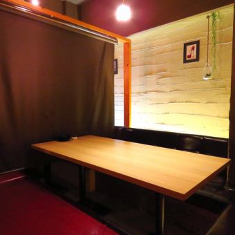A hori-kotatsu with leather cushions!! Seats can accommodate 2 to 4 people.If you connect them together, you can have a private room for up to 42 people. It is not possible to specify the type.I don't know if I can meet your request on the day, but you can request it.