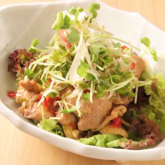 奧三河雞腿肉，以油林風味雞汁醃製