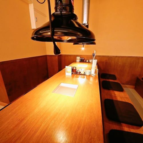 「米牛 天神橋2丁目店」の店内は、天神橋エリアでの焼肉デートや女子会、仕事帰りのサク飲みにも使いやすい、落ち着いた雰囲気が魅力。テーブル席中心のレイアウトで、少人数の飲み会から中人数の食事会まで対応可能です。