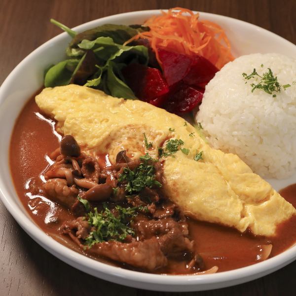 【◆メインにサラダとパンが付く満足ランチ◆】サラダ、自家製パンにボリュームあるメインが選べます♪