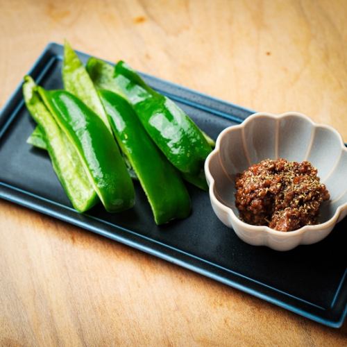 パリパリピーマン山椒肉味噌添え