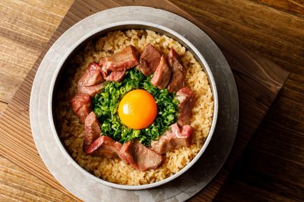 クーポン利用で【日から木曜日限定】120分飲み放題付き釜炊きタン飯&肉手箱コース