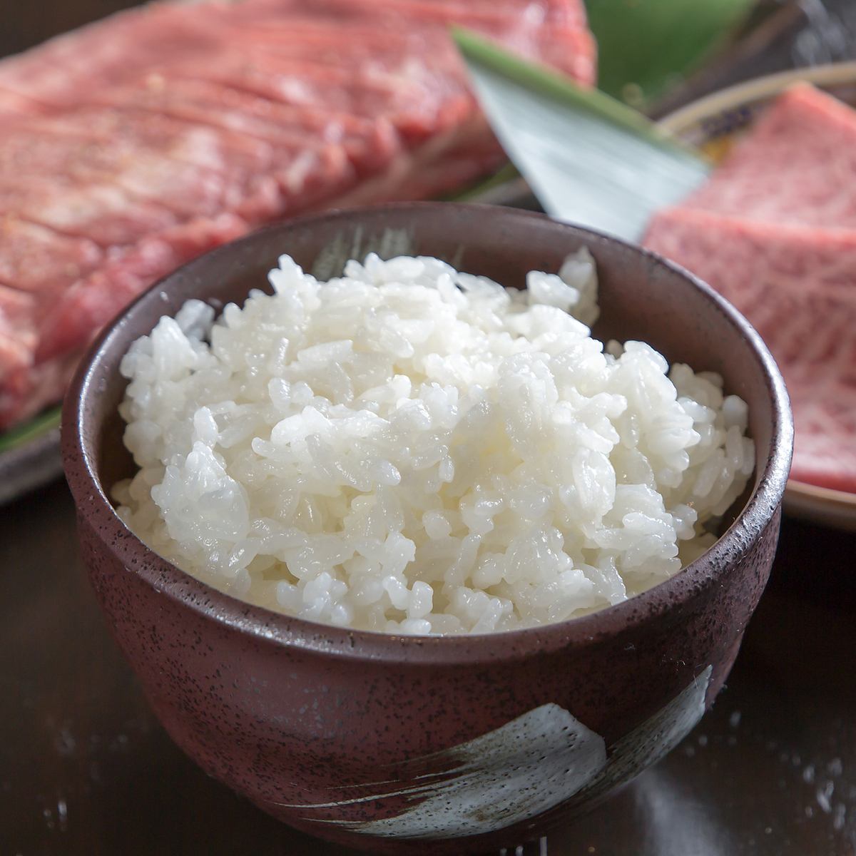 落ち着いた雰囲気の店内でごゆっくり料理をお楽しみください。