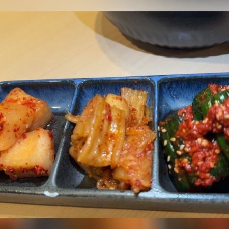 自家製キムチの盛り合わせ/おしんこの盛り合わせ/ナムル盛合わせ