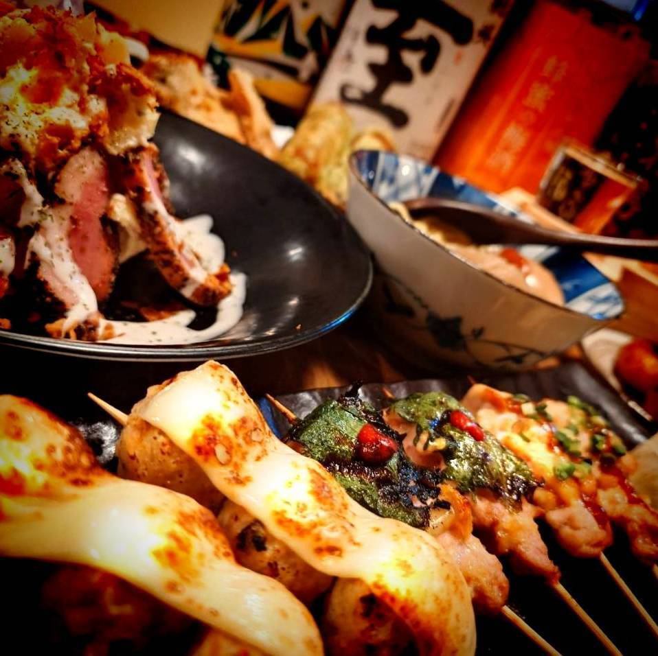 只需100日元即可享用烤串和关东煮。人气套餐可当天预约!