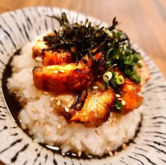 Grilled eel served with tea