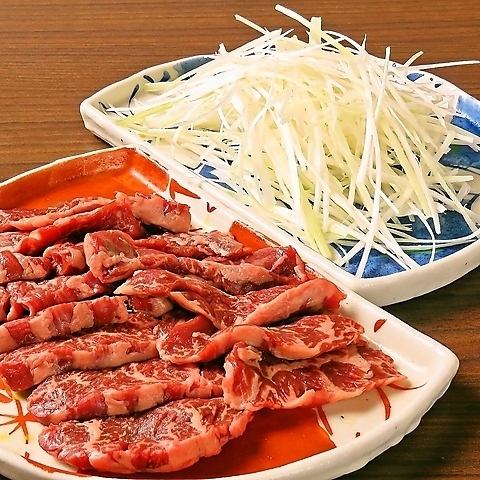 【元祖ネギ塩カルビ】言わずと知れた当店看板メニュー！やみつきの味です♪