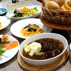 We recommend the all-you-can-eat bread course including stewed Wagyu beef wine and carpaccio.