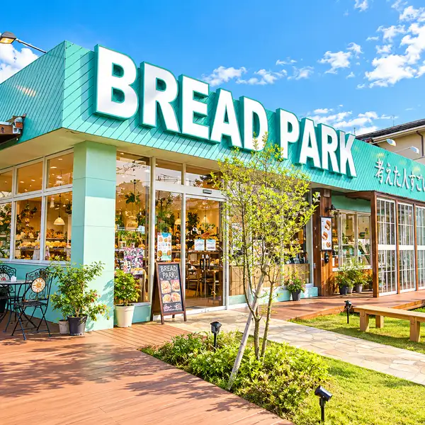 尋找亮綠色的外牆和醒目的“BREAD PARK”標誌！店內還設有麵包店，出售各種各樣的麵包，包括他們的招牌高品質麵包“魂之七味”，以及鹹味麵包、甜麵包和三明治。無論您是想吃午餐、喝咖啡，還是只想買麵包，都非常歡迎！請隨時光臨♪