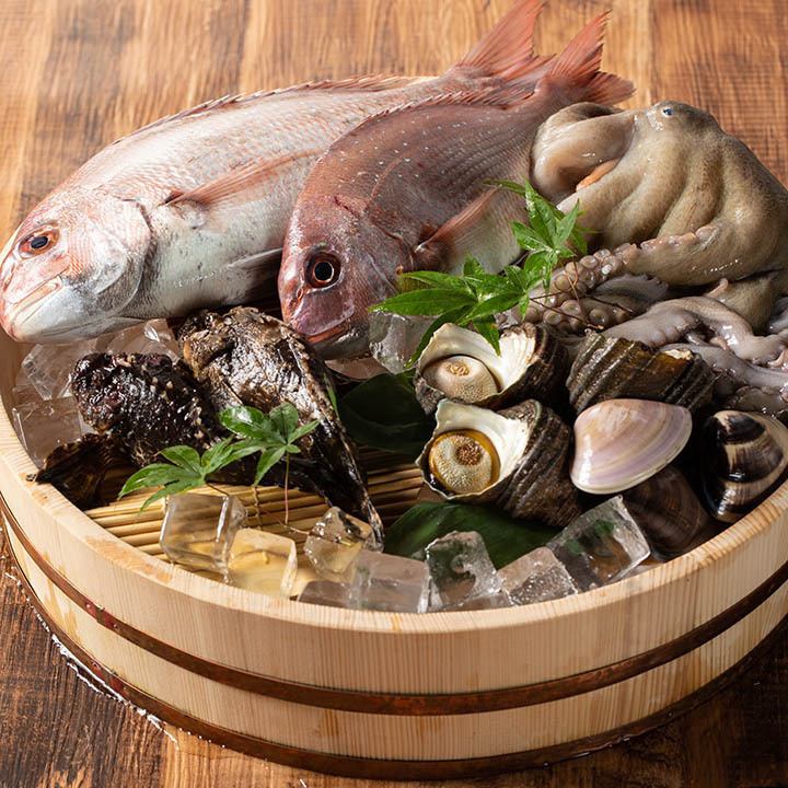 瀬戸内、近海で獲れた数々の海鮮類を単品、コースで愉しむ。