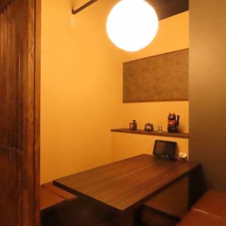 [Table seats/2-4 people/Comfortable even for small groups♪ Popular seats with a sense of incognito] The Japanese atmosphere and the space where you can fully enjoy a "Japanese izakaya" are perfect for welcoming guests from overseas.The sunken kotatsu seats, where you can stretch your legs and relax, are perfect for small gatherings! For groups of 4 to 8, there are partitions to ensure a sense of privacy.We are proud of our comfortable and relaxing atmosphere.