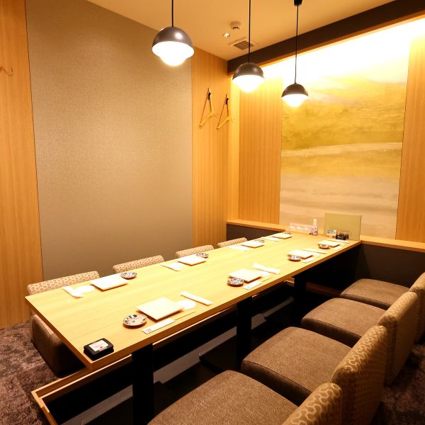 【隠れ家空間でお出迎え♪】 こだわりは料理や店内だけじゃありません♪完全個室にてお客様をおもてなしいたします。古都にタイムスリップした気分を味わって頂ける雰囲気作りを演出。くつろぎ個室では、ゆったりとした楽しいひと時をお過ごしください☆