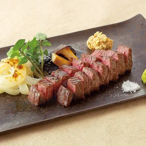 黒毛和牛赤身肉のステーキ