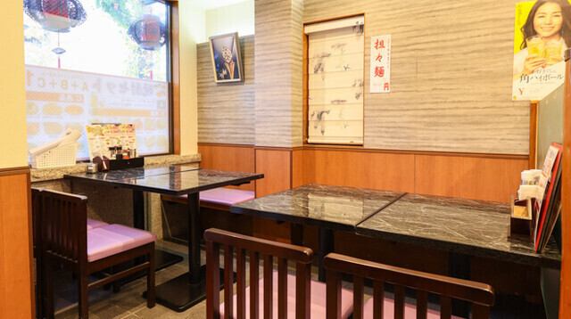 【カジュアルな内装で、友人や家族との食事に最適♪】明るい照明と清潔感のある空間が心地よく、リラックスして食事を楽しむことができます。ランチや仕事終わりなどにも、ふらっと立ち寄りやすい雰囲気です☆