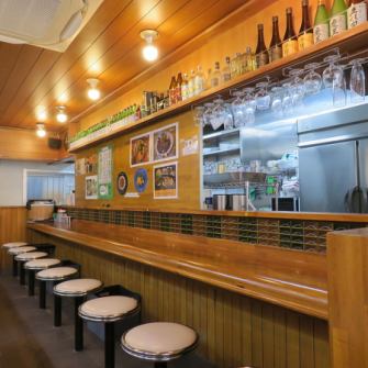 広々とした店内にはテーブル席が多く、仲間との食事や宴会にも最適。韓国料理を囲みながら賑やかに過ごせる空間で、シーンを選ばず利用しやすいのが魅力です。