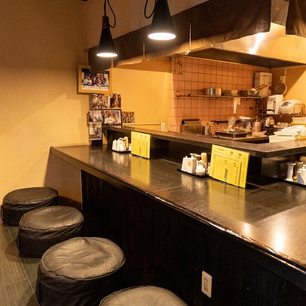 [For one person, feel free to have ◆ Counter seats] For meals with one person or a small number of people, we recommend the counter seats where you can enjoy conversation with the shop owner and enjoy hot fried skewers! Everyone is welcome ◎