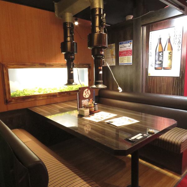 [2 minutes walk from Ikebukuro Station] Semi-private sofa seats for 4 to 8 people.We have seats that are easy to use for everyday drinking parties and small gatherings ♪ A casual bar where you can enjoy grilling over charcoal! We can accommodate a large number of people for various parties! From 25 people to a maximum of 45 people It is possible to rent out until ♪ It is also possible to reserve a large party, so please feel free to contact us.Ikebukuro/All you can eat/Yakiniku