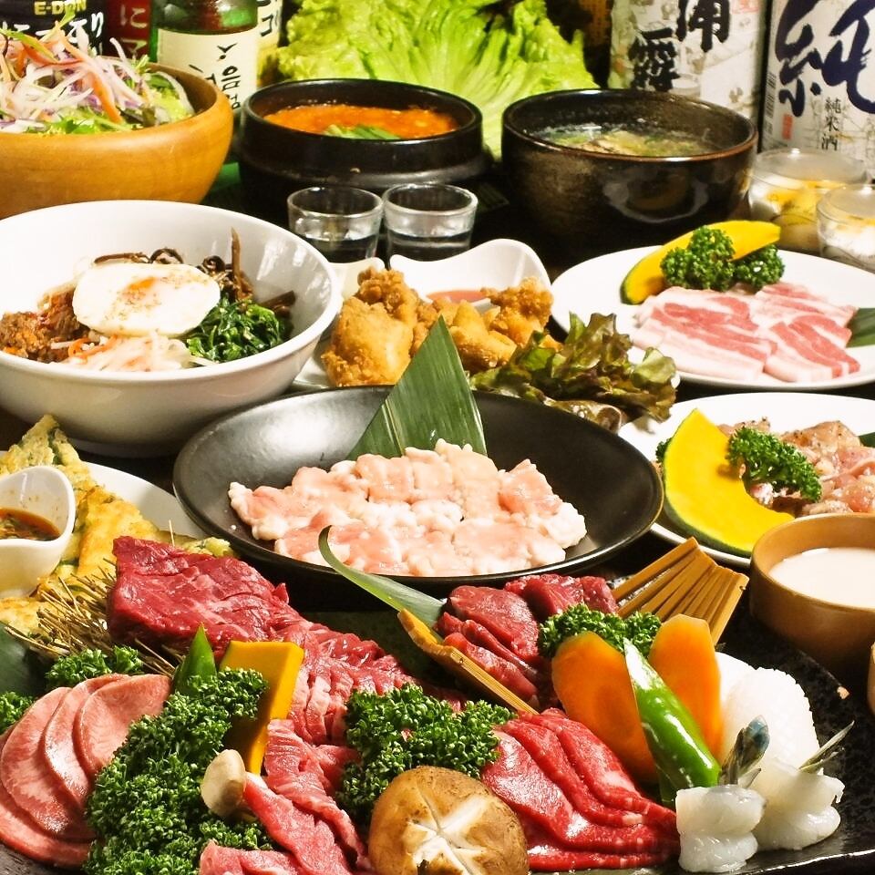 A platter of 8 dishes including pickled fish and 3 types of offal is 2,480 yen (excluding tax)!