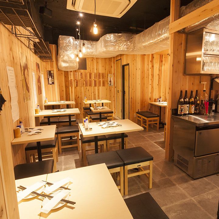和のテイストで落ち着いた店内♪仕事帰りに炭火焼鳥をご堪能！