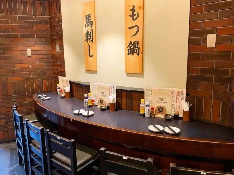 【お一人様も大歓迎】目の前でプロの技を見ながらお食事を楽しめるカウンター席。