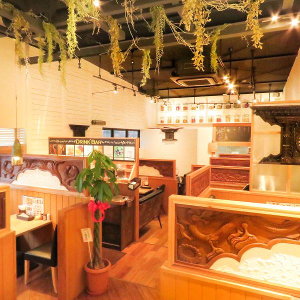 The clean and bright interior creates a space with an exotic atmosphere.Please enjoy the dishes using authentic spices in the store just like the authentic atmosphere.Please feel free to contact us for reservations.