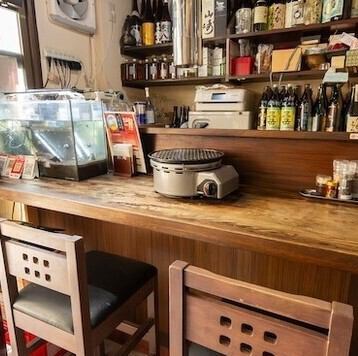 テーブル席・カウンター席ともに人気の当店◎活気があり、心温まる笑顔で迎えてくれるので、仕事帰りの飲みが至福の時間に♪居心地の良い雰囲気だから女性だけでも入りやすく、普段使いにも最適。お1人様や2名様でのご利用も大歓迎です！