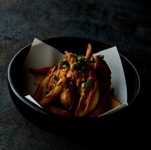 [辣味薯条配辣椒蛋黄酱] 辣味薯条