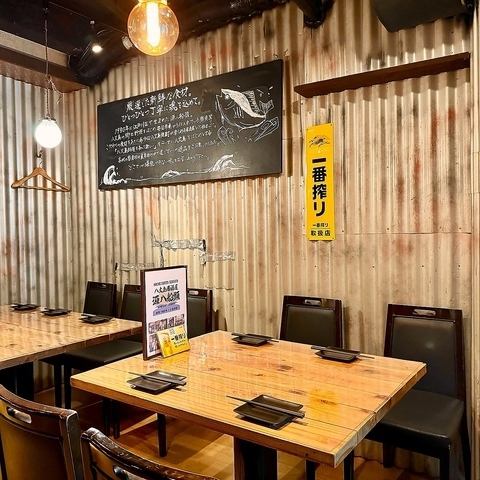 【3名様~12名様ご予約にも最適】全26席の店内は、隣り合わせたテーブルで3~12名様のご利用もできます◎プライベートな集まりや会社でのお集まりなど、小~中規模のお集まりにも最適です◎源八船頭のお料理は味、ボリュームともに自信があります!鮮度抜群な海鮮料理をお楽しみください。