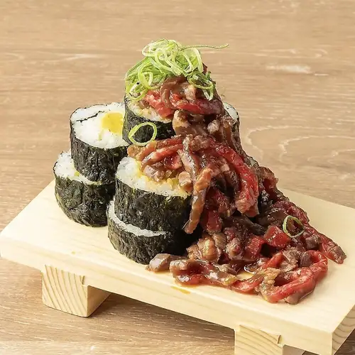 ユッケ肉こぼれ寿司