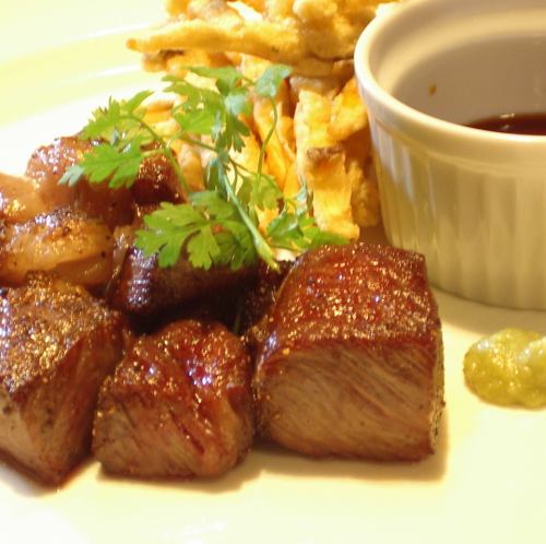 黒毛和牛の極上サイコロステーキ