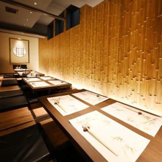 【17～20名様完全個室（掘りごたつ）】ご宴会はお任せ下さい！　17名～20名様でご案内できる宴会場は掘りごたつとなっており可動式のテーブルなのでベストの席作りが可能です◆大人数宴会、貸切可能な広々とした個室空間！大切な会社のご宴会、接待、送別会に最適！音響・空調・照明などの調節も可能です。