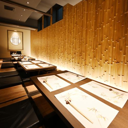 【17～20名様完全個室（掘りごたつ）】ご宴会はお任せ下さい！　17名～20名様でご案内できる宴会場は掘りごたつとなっており可動式のテーブルなのでベストの席作りが可能です◆大人数宴会、貸切可能な広々とした個室空間！大切な会社のご宴会、接待、送別会に最適！音響・空調・照明などの調節も可能です。
