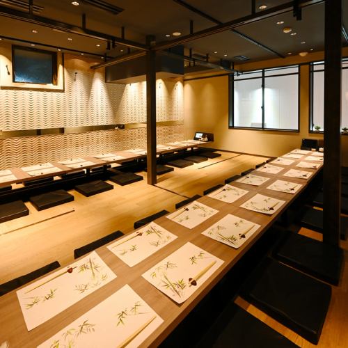 【21～40名様完全個室（掘りごたつ）】ゆったりくつろぎ足伸ばせる掘りごたつ宴会場です◆様々な人数に対応。マイクやプロジェクターのご利用もOKですので様々なシーンにご利用頂けます。要予約(ご利用は先着順になります。)自慢の逸品を詰め込んだご宴会コースは3500円からご用意！旬の食材を贅沢にお楽しみ頂けます。