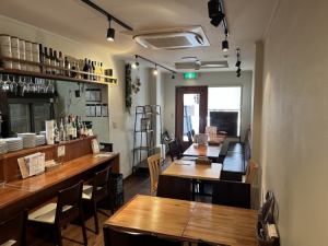 お一人様でも気軽にご来店していただけるカウンター席もご用意。ランチやお仕事帰りのお食事、軽く一杯楽しみたい時など、お気軽にお立ち寄りください♪