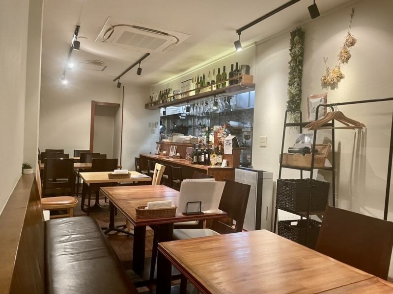 渋谷区笹塚の肉バルIchiは、笹塚駅徒歩1分のお洒落な人気店。デート・女子会・誕生日・宴会に最適で、厳選肉料理とワインが楽しめるコースや貸切プランも充実。