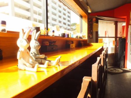 We also have counter seats so that even one person can easily come to the store ♪