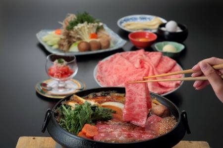 寿喜烧（日本牛肉特制的雪花肉）