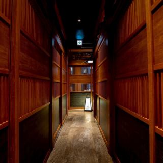 Another great point is that it is only a 3-minute walk from Umeda Station and Osaka Station, making it extremely accessible.You can enjoy delicious food and forget about time.All of our staff look forward to your visit.