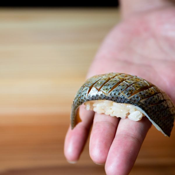 Edomae sushi made with the finest ingredients and time-consuming, authentic red vinegar.You can enjoy our exquisite sushi, which is made with the utmost skill of our chefs.