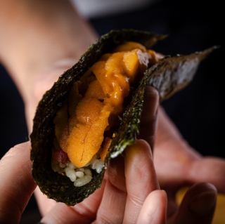 계절의 제철 식재료를 사용한 요리를 소재를 살린 조리 방법으로 제공.