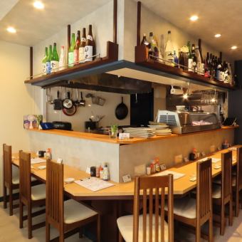 カウンターは9席ございます。