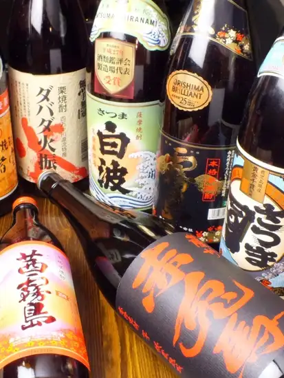 自慢の料理を引き立てる、厳選された日本酒と焼酎が勢揃い！